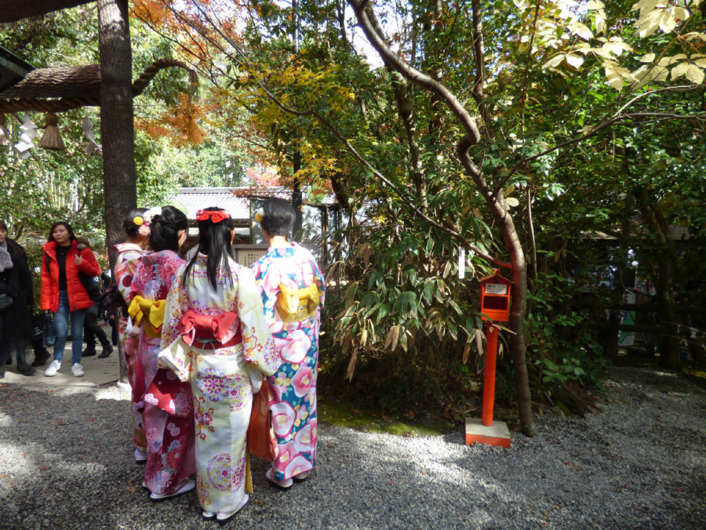 ragazze giapponesi in kimono 
