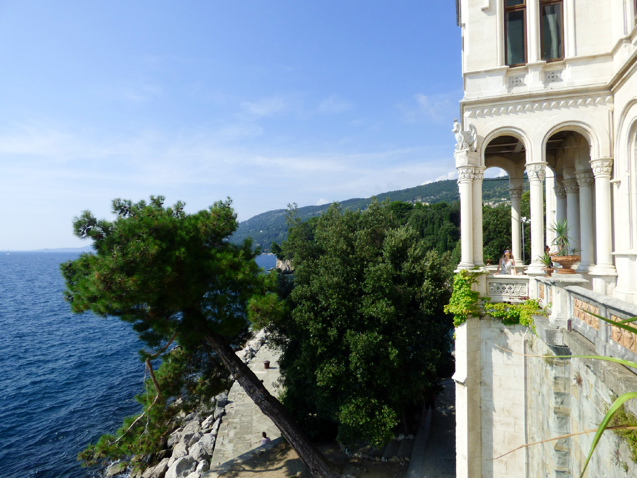 Il Castello di Miramare e il suo Parco: info, storia e leggende ...